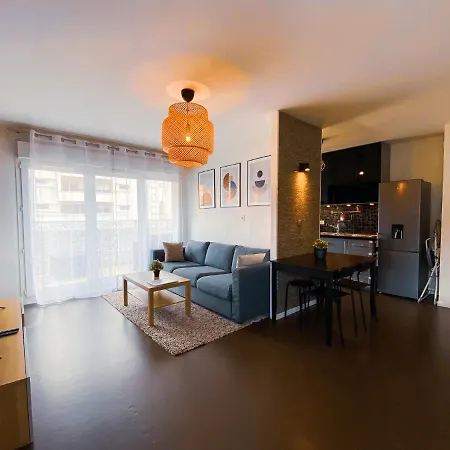 Apartment Le Monseigneur's House - Duplex Hyper Centre Courcouronnes
